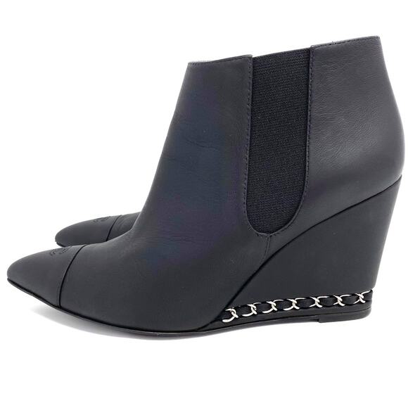 Chanel Black Leather Pointed Toe Wedge Boots w/ Chain Detail 38.5 - Picture 1 of 14